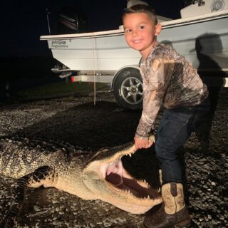 Littleman River went on his first alligator hunt with Daddy KC 🐊#claygullyoutfitters #alligator #alligatorhunting #huntflorida #gooutdoors #hunt #hunting #lakeokeechobee #alligatorseason #alligator #floridalife #florida #toddlerlife #florida #lakeokeechobee #boys #raiseemoutdoors #getthemoutside